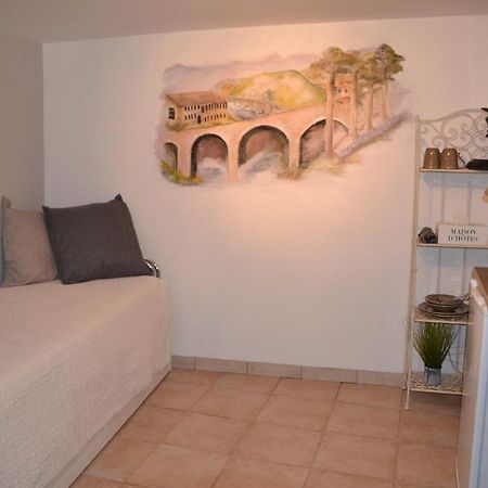 Maison Sous Le Pont Bed & Breakfast Meyras Luaran gambar