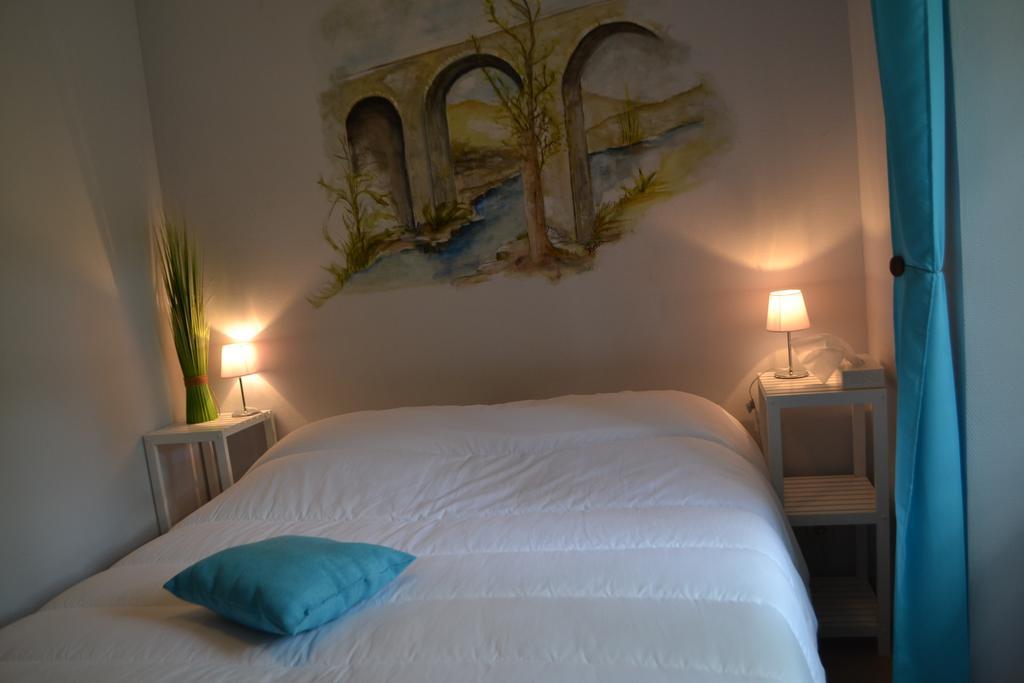 Maison Sous Le Pont Bed & Breakfast Meyras Bilik gambar
